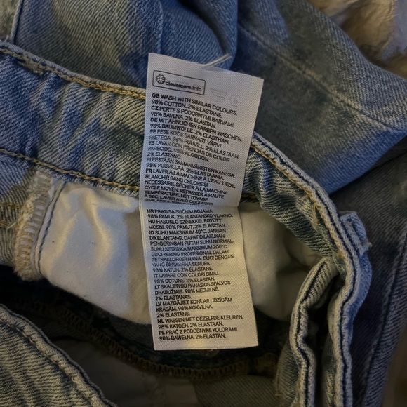 NWT Distressed High Rise Mom Jean Size 4 - Picture 8 of 8